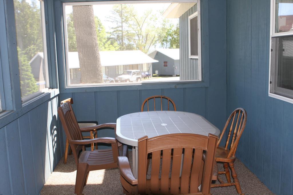 Blue Lagoon Resort Lac George Chambre photo