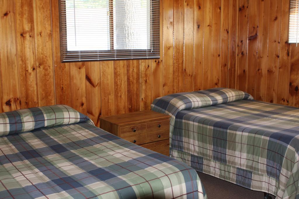 Blue Lagoon Resort Lac George Chambre photo